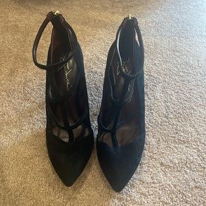 Black suede heels by report